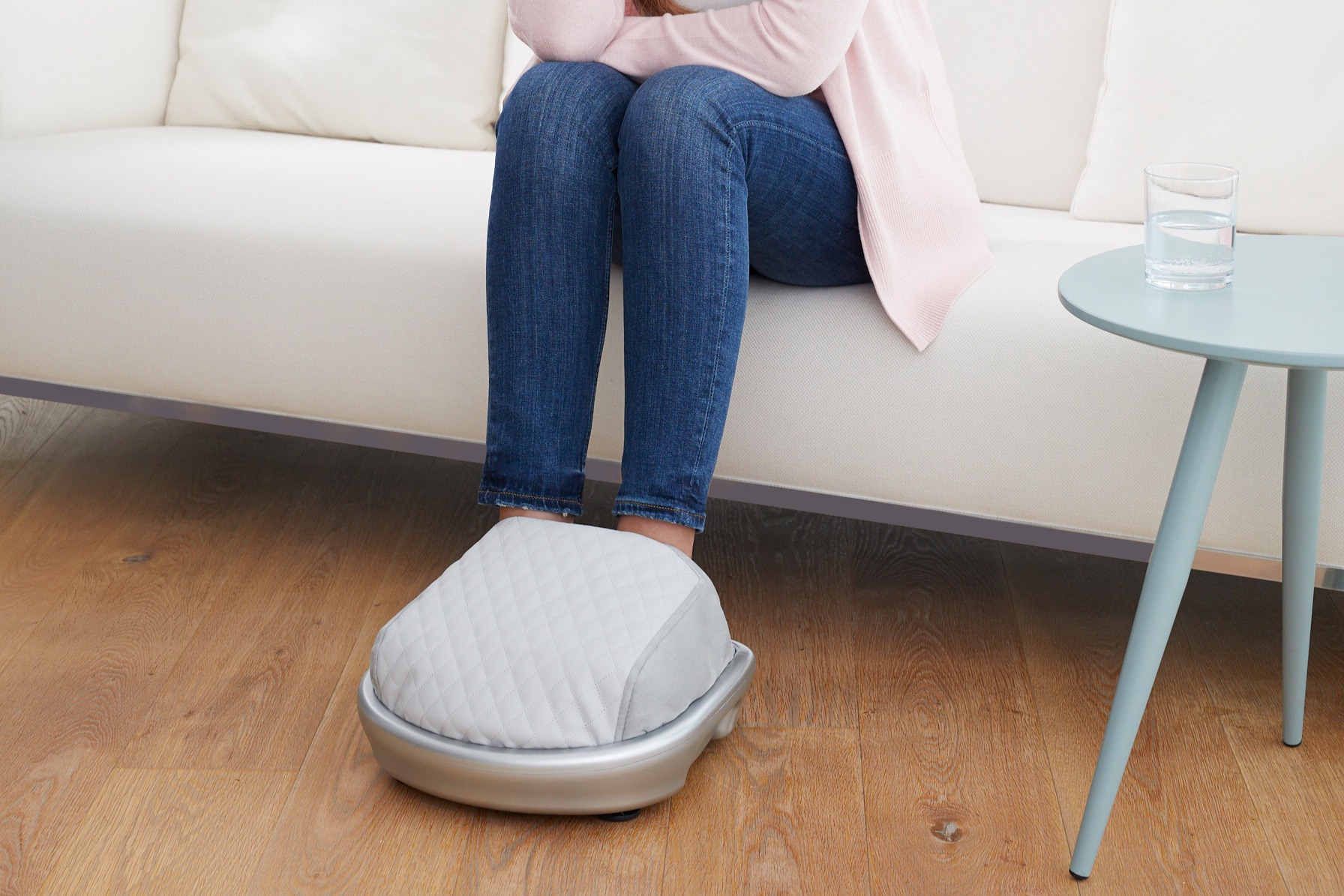 Person uses medisana FMG 880 Gel Shiatsu foot massager on the sofa - gentle massage with gel heads for relaxed feet and deep relaxation